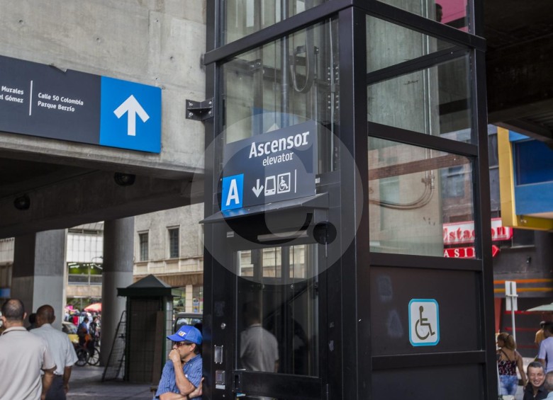 Las estaciones del metro, hoy por hoy, son accesibles para personas en situación de discapacidad y cuentan con ascensores, plataformas mecánicas, escalas eléctricas. FOTO julio césar herrera