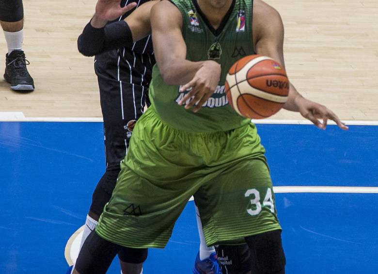 Hoy el quinteto que orienta Hernán Darío Giraldo, buscará un triunfo para pasar a la final y defender el título logrado la temporadad anterior. FOTO JAIME PÉREZ