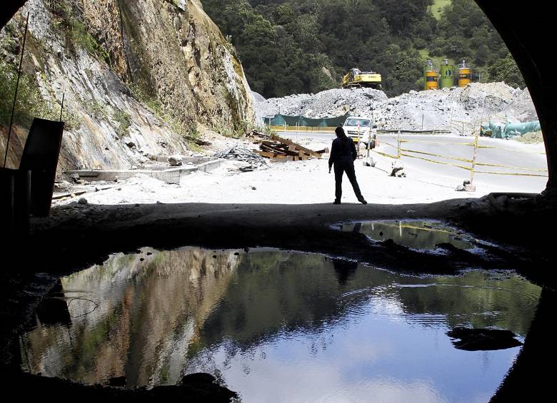 Pese a que las expectativas del Gobierno era que en el año que pasó se presentarían grandes avances en infraestructura vial, quedaron muchos pendientes por resolver. FOTO DONALDO ZULUAGA