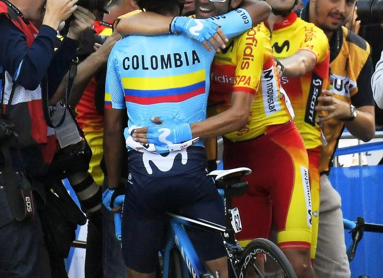 Nairo Quintana, compañero y amigo de Valverde. El colombiano mostró alegría por el sensacional triunfo del español. FOTO EFE
