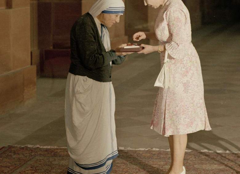 24 de noviembre de 1983 Isabel II con la Madre Teresa de Calcuta.