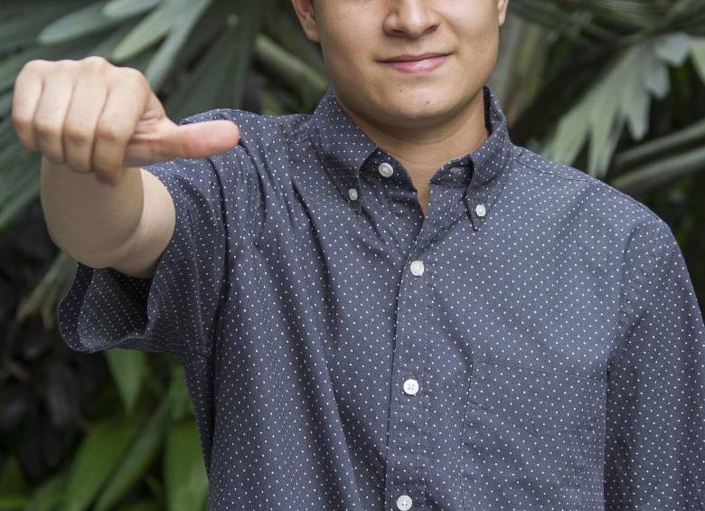 Santiago Zuluaga Ayala tiene 16 años. Estudiante de grado 11.° del colegio María Reina del Carmelo, del barrio Manrique, de Medellín. 