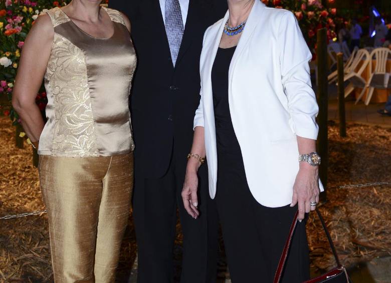 Isabel Mejía de Mena, Juan Felipe Posada y María Victoria Mejía de Posada. Foto Cámara Lúcida.