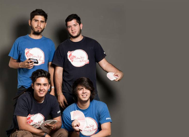 Magos mochileros que regalan sonrisas en Colombia