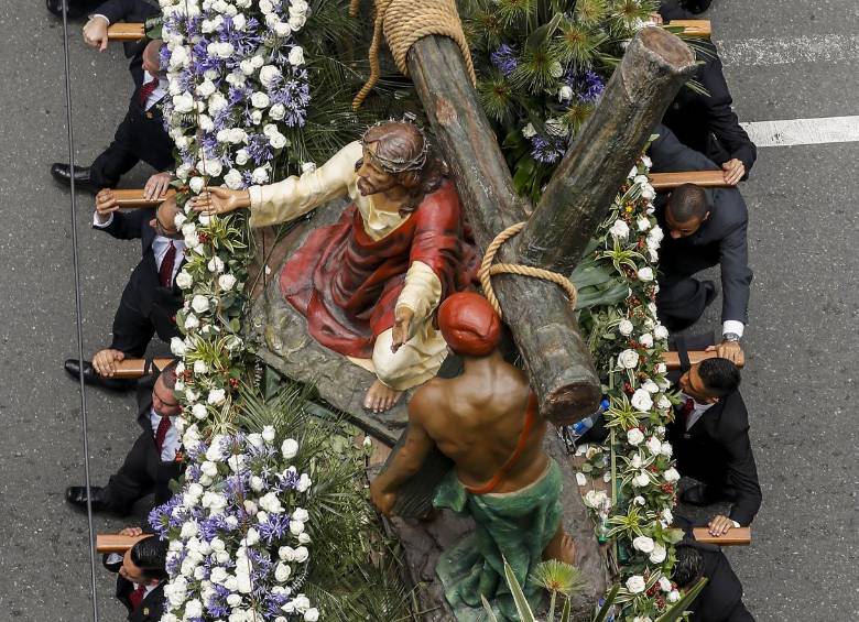 El peso de cada estación o “paso” puede superar, fácilmente, las dos toneladas. FOTO Jaime Pérez