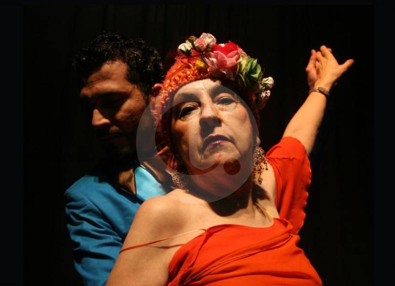 Dora Ramírez bailando con Johny Blandón en Aire de Tango. FOTO Archivo