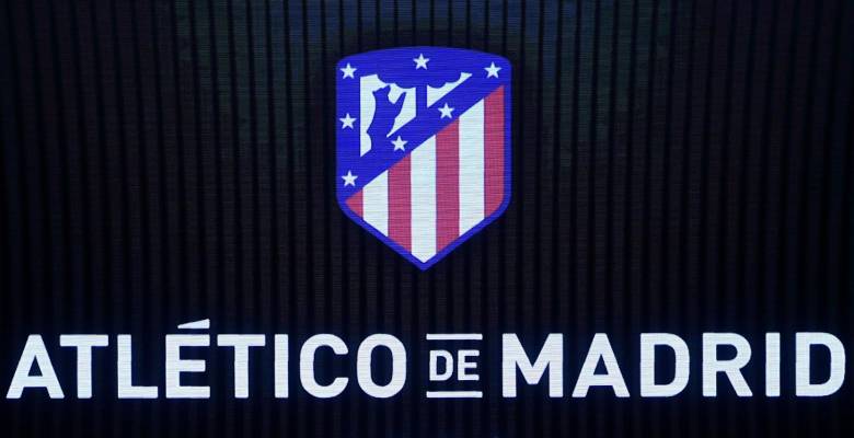 En el evento también se presentó el nuevo escudo del equipo. FOTO AFP