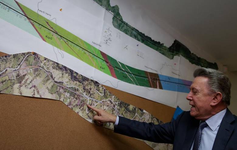 Carlos Collins, representante del consorcio Unión Temporal Segundo Centenario (Utsc), que tiene a su cargo la construcción del Túnel de la Línea, aparte de cancelar la multa en pesos, deberá “realizar limpieza manual del cauce de la Quebrada La Gata tendiente a la recuperación de la acuifauna. FOTO COLPRENSA