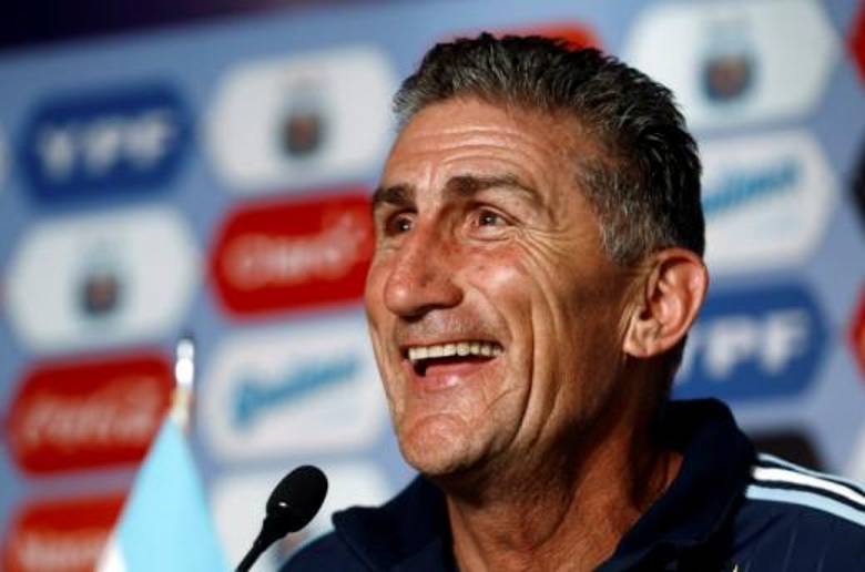 Edgardo Bauza entregó la lista de los jugadores convocados a las eliminatorias contra Uruguay y Venezuela. FOTO Reuters