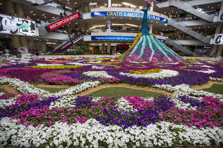 El International Council of Shopping Center, ICSC, entregó a Santafé Medellín premio Oro por el Tapete de Flores de 2017. 