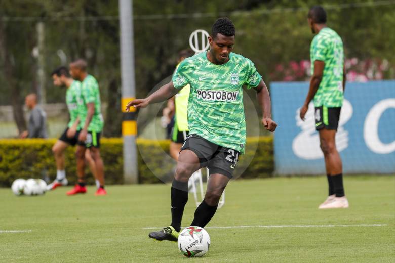 El juvenil volante Yéiler Góez viajará a Argentina para vincularse al Colón de Santa Fe, en calidad de préstamo hasta diciembre. FOTO ESTEBAN VANEGAS