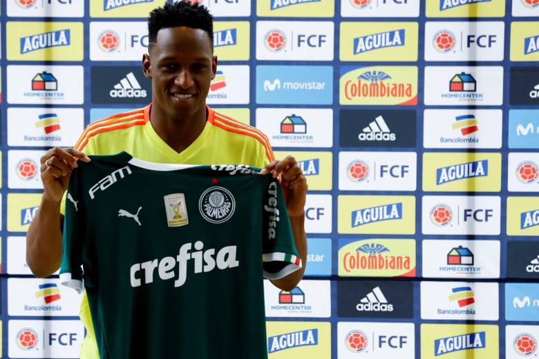 Yerry Mina y un recuerdo de su paso por el Palmeiras brasileño entre 2016 y 2017. FOTO EFE