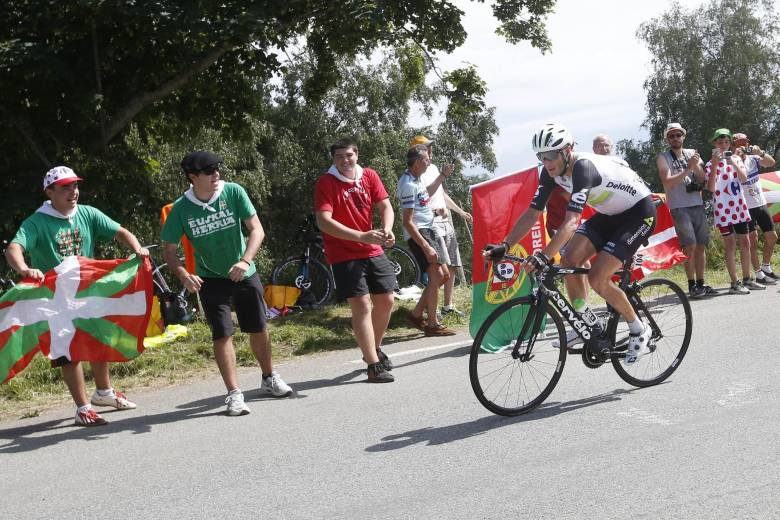 Stephen Cummings se escapó de la fuga en el ascenso al puerto de Aspin. FOTO AP