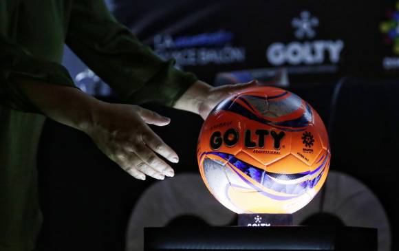 Euforia es el octavo balón que la empresa Golty fabrica para el fútbol colombiano. FOTO COLPRENSA