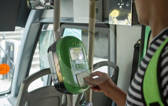 La tarjeta Cívica es el único medio de pago en las rutas integradas al sistema metro. FOTO: CARLOS VELÁSQUEZ