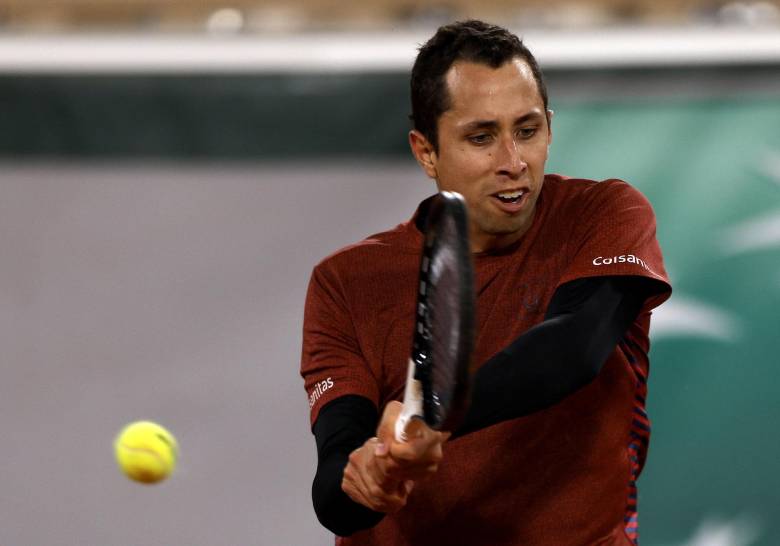 El tenista colombiano reconoció la superioridad del número uno que lo venció 6-0, 6-3 y 6-2 en los octavos de final del Roland Garros. FOTO EFE