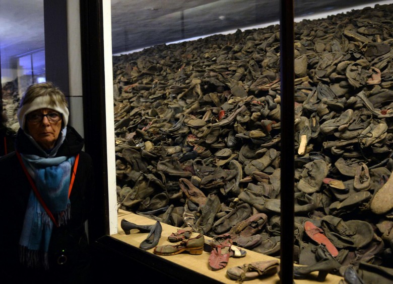 El sitio conserva los innumerables zapatos de las víctimas del horror como monumento a la memoria. 