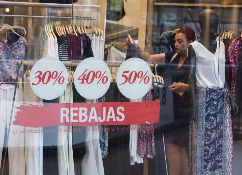 La principal oferta de descuentos en centros comerciales de la ciudad, se concentra en vestuario de hombre y mujer, calzado, accesorios y también en tecnología. FOTO EDWIN BUSTAMANTE