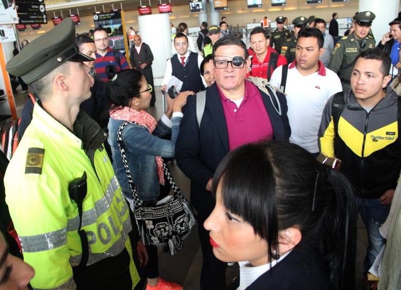 Lentamente se solucionó la crisis que por varias horas se vivió en una de las pistas del aeropuerto ElDorado de Bogotá. FOTO COLPRENSA
