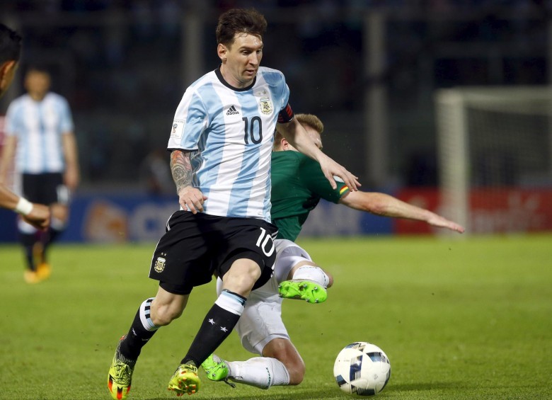 Lionel Messi, figura de la cancha. El creativo no solo condujo a su equipo a la victoria, sino que festejó al llegar a 50 goles con la selección nacional de Argentina. FOTO Reuters