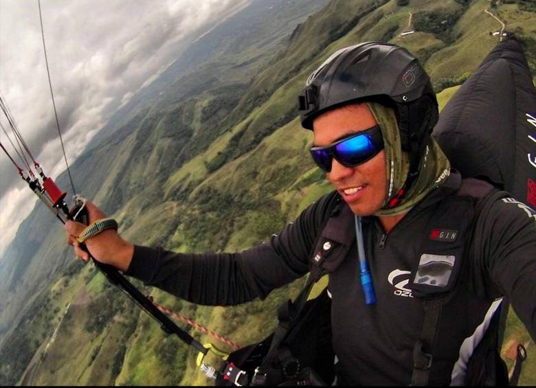 Julián Andrés Carreño, el mejor parapentista colombiano del momento. FOTOS Cortesía