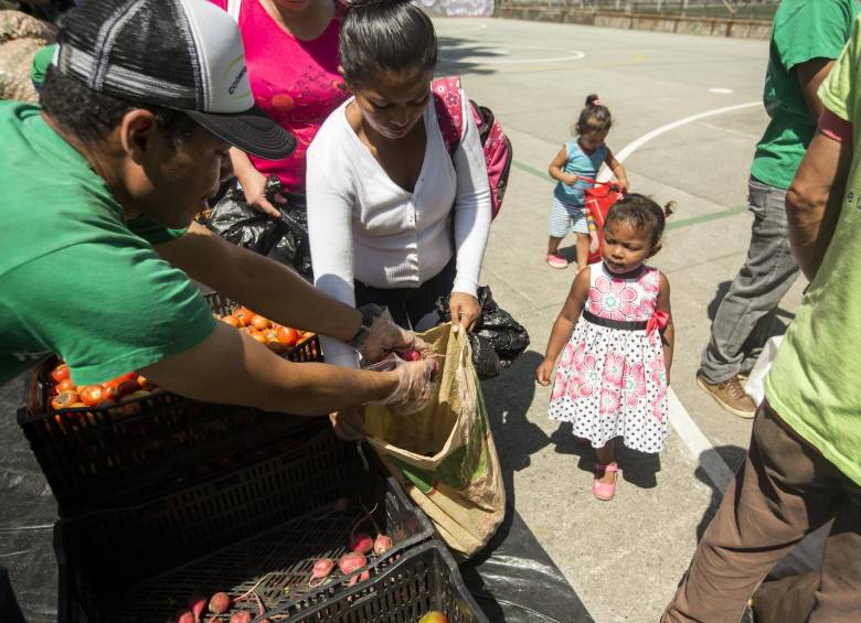 Los alimentos que no sean vendidos deberán ser donados a poblaciones vulnerables. FOTO: Camilo Suárez.