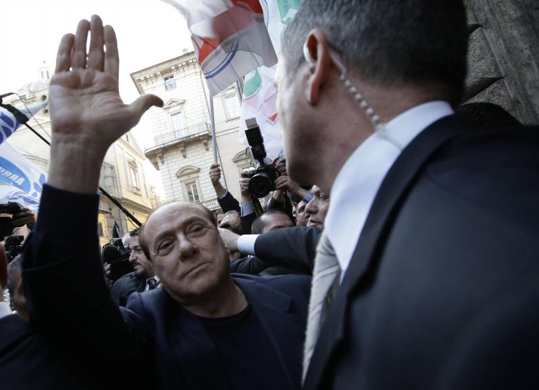 El ex primer ministro de Italia Silvio Berlusconi pagó supuestamente a una veintena de mujeres frecuentes en sus fiestas. FOTO AP