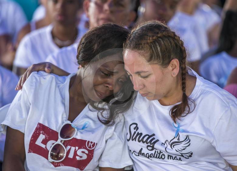 Sandra Milena Cuesta (izquierda) y Yudy Pérez (derecha) perdieron a sus hijos en una semana trágica para la protección a la infancia de la capital antioqueña. FOTO JUAN ANTONIO SÁNCHEZ