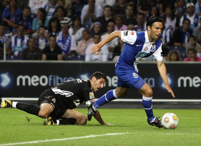 Farías, de 34 años, ha militado en clubes importantes como Estudiantes de La Plata, River Plate, Independiente, Cruzeiro y Porto. 