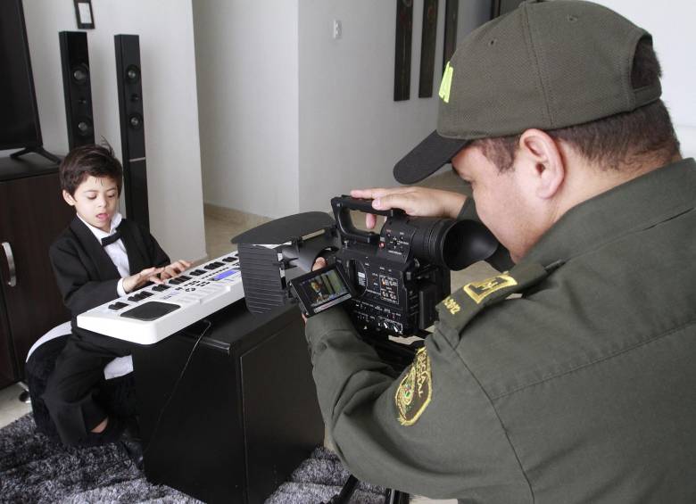 Isaac y su padre, el director. El filme contará con música original de Alejandro Ramírez Rojas, compositor de la banda sonora de El Estilista, con la Banda Sinfónica de la U. de A. FOTO Róbinson Sáenz
