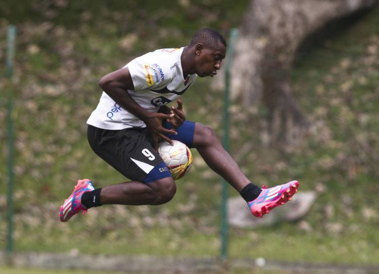 El atacante Juan Fernando Caicedo espera regresar al gol esta noche en Ibagué. FOTO jaime pérez 