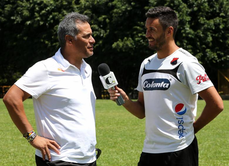 Cuando se le planteó al jugador argentino Diego Herner la opción de ser el periodista dijo sí de una, porque quería experimentar algo diferente. FOTO JULIO CÉSAR HERRERA