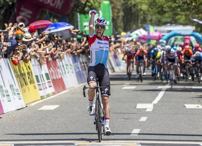 Jungels, campeón nacional en Luxemburgo, y gran clasicómano, festejó ayer frente al Obelisco. FOTO juan antonio sánchez