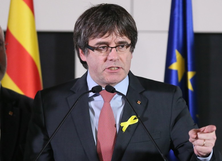 Carles Puigdemont espera respuesta de Mariano Rajoy sobre su invitación a conversar. FOTO: EFE