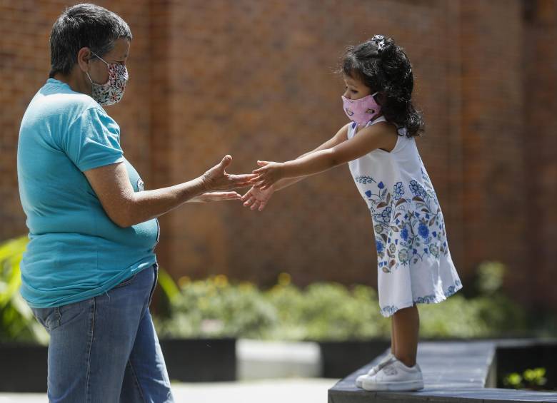 Con modelos matemáticos científicos examinaron el impacto del uso de la mascarilla y su distribución entre la población. FOTO: Manuel Saldarriaga Quintero