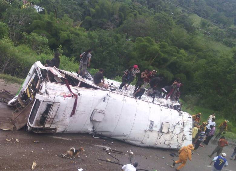 Varios heridos por accidente de bus en Cundinamarca