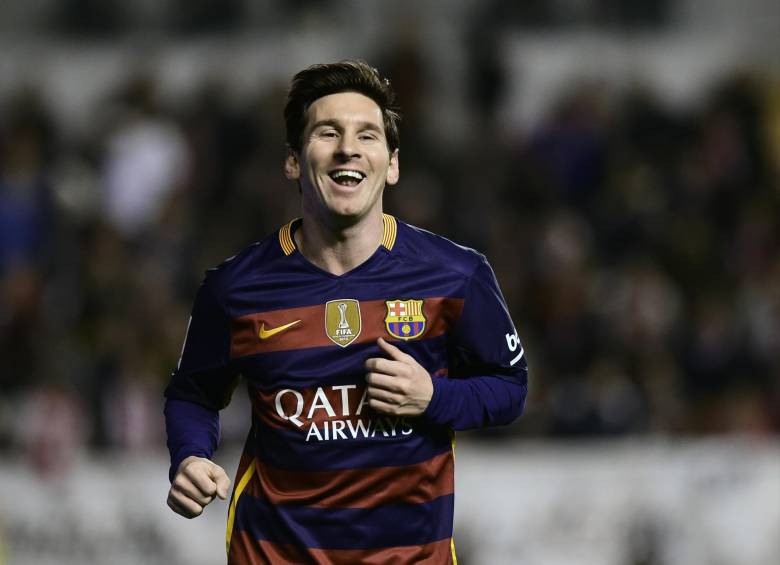 El argentino Lionel Messi volvió a ser la figura de su equipo al convertir tres goles ayer ante el Rayo Vallecano. FOTO afp