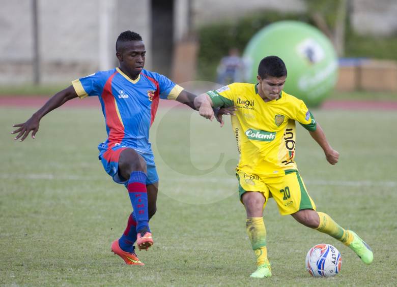 Leones sigue promocionado jugadores para el fútbol colombiano. En acción, Mateo Serna (20). FOTO Edwin Bustamante