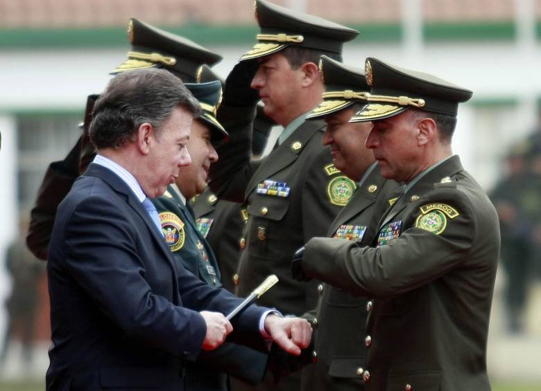 El presidente Santos aprobó el ascenso de Martínez al grado de Brigadier General en 2011, pero ahora le quitó el respaldo cuando pretendía llegar a Mayor General. FOTO colprensa.