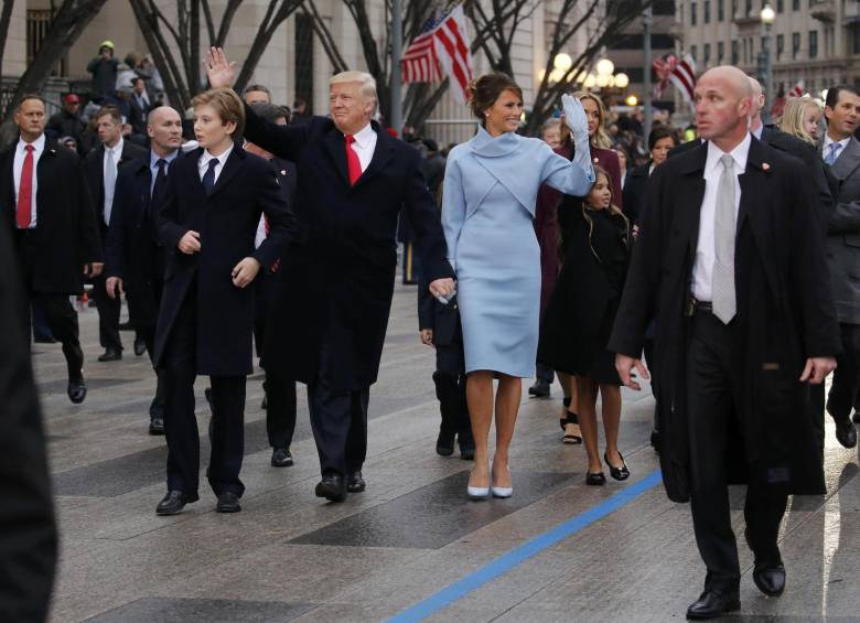 Los Trump solo caminaron frente a su hotel en Washington 