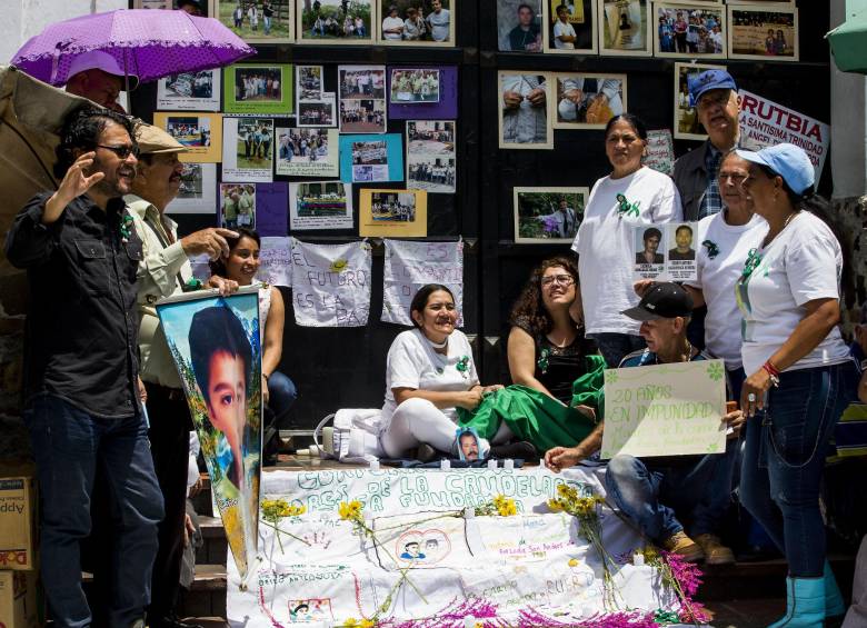 En Colombia la sociedad civil reclama a sus desaparecidos. En la foto, las Madres de la Candelaria que llevan 20 años exigiendo la verdad sobre las víctimas de este flagelo. FOTO julio césar herrera