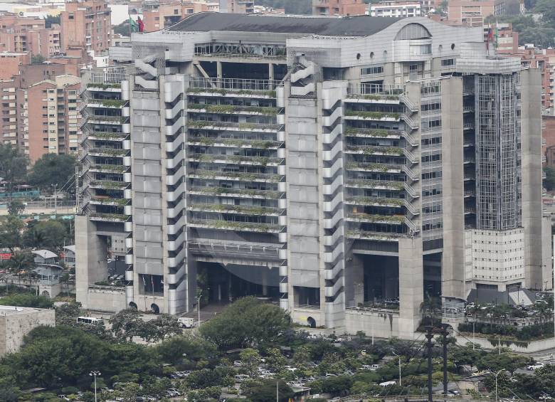 Aunque las ganancias cerraron en $593 mil millones, impactadas por El Niño y el daño en Guatapé, las filiales en el extranjero aminoraron el golpe. FOTO Julio César Herrera
