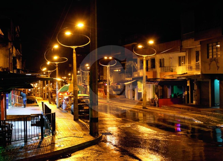 Según el Siata, las lluvias en la noche, a diferencia de las diurnas, ayudan con una limpieza natural de la atmósfera. FOTO ARCHIVO