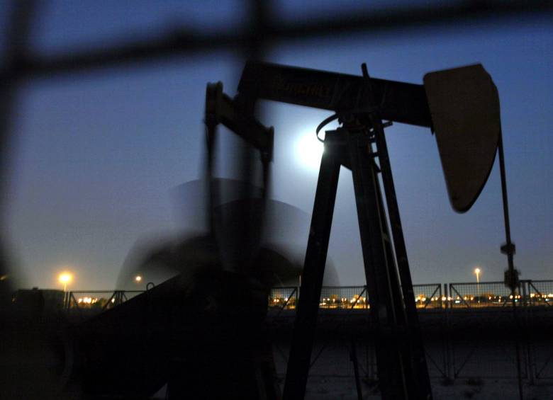 En menos de seis meses el valor del petróleo ha caído un 30 por ciento. FOTO AP