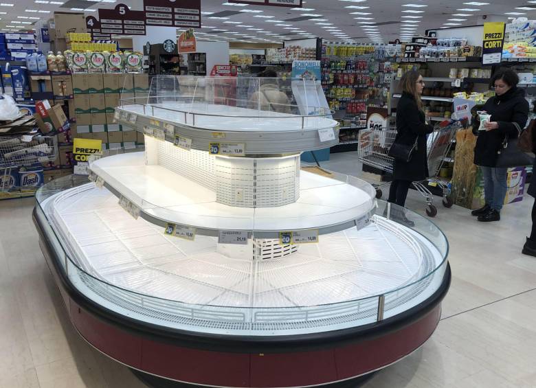 Productos de la canasta familiar se agotan rápidamente en Italia. FOTO: EFE