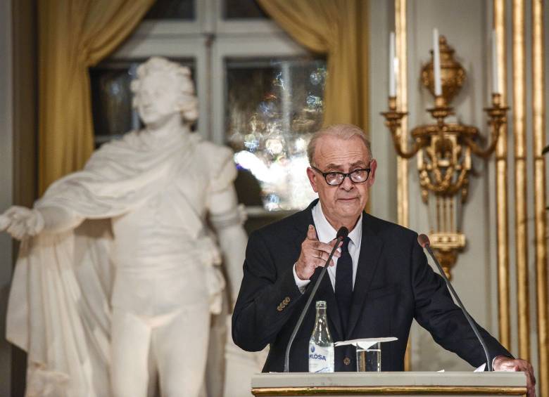 Patrick Modiano, ganador el año pasado por su “arte de la memoria”. FOTO AFP 