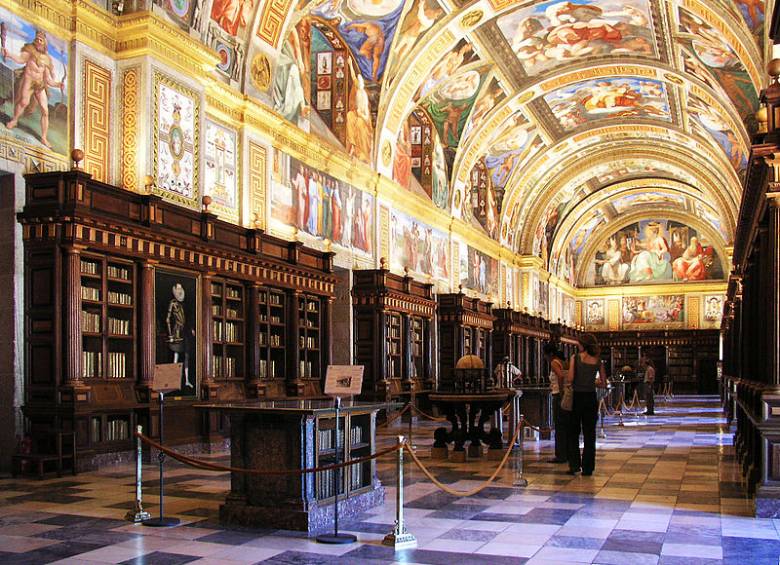 Biblioteca del Monasterio del Escorial, Madrid, fundada por Felipe II. foto CORTESÍA wikipedia- hakan svenson