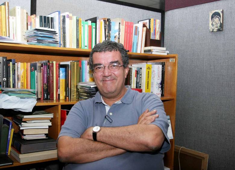 Con Memo Ánjel empiezan este lunes las Charlas de la Tarde, para tener de cerca la Fiesta del Libro durante todo el año. Foto: Archivo