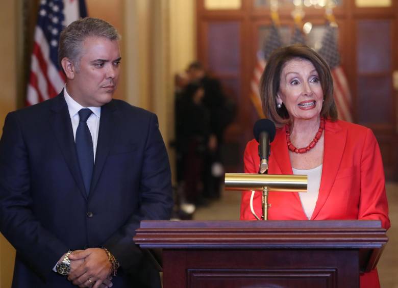 Iván Duque, presidente de Colombia, y Nancy Pelosi, presidenta de la Cámara de Representantes de Estados Unidos. FOTO: AFP