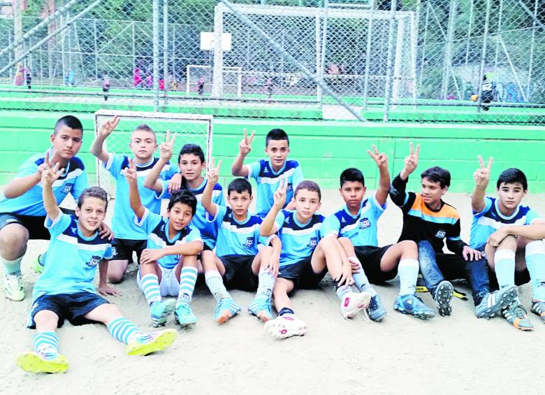 Integrantes de la Sub-13 de Arco Zaragoza prefieren a colombianos de Europa. FOTO JUAN TOBÓN